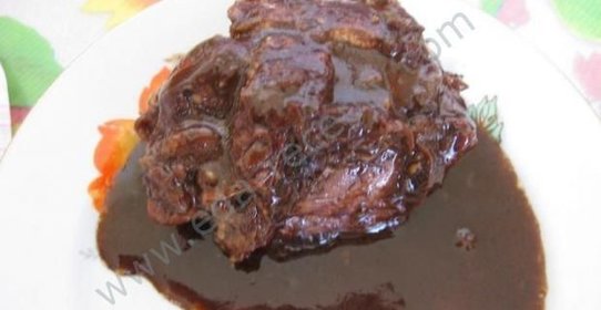 Мексиканское куриное филе с шалфеем в духовке под шоколадным соусом