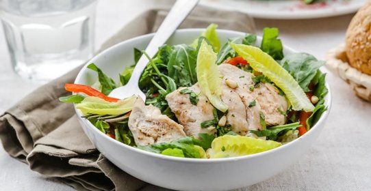 Салат из цыпленка с романо