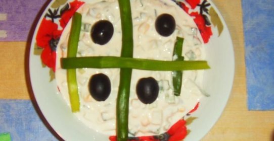 Салат зеленый лук с яйцом