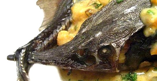Осетр фаршированый овощами
