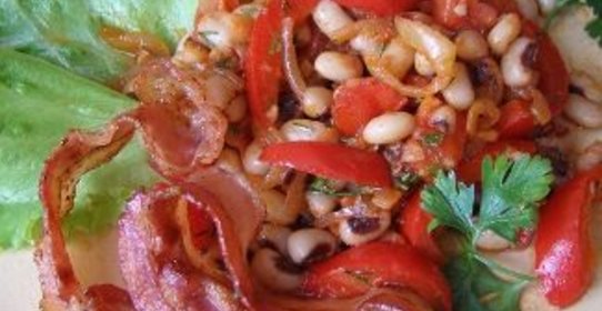 Салат с фасолью Черный глаз