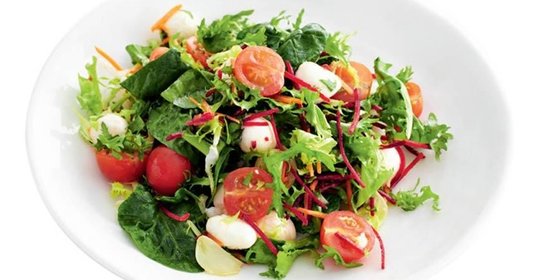 Салат с моцареллой