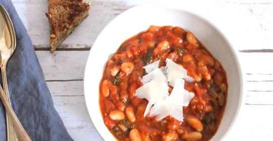 Салат из фасоли в томате