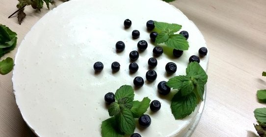 Торт из творога и желатина без выпечки