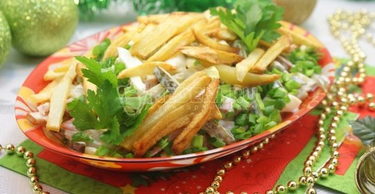 Салат с ветчиной и маринованными огурчиками