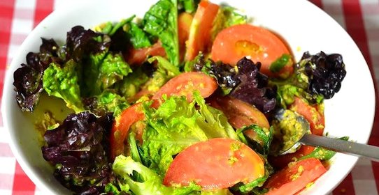 Салат с фисташками