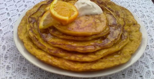 Пряные блины из тыквы с апельсиновым сиропом