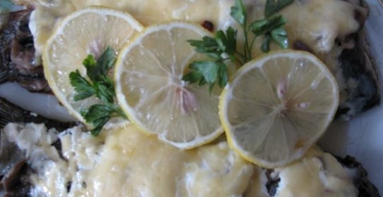 Судак, запеченный с шампиньонами
