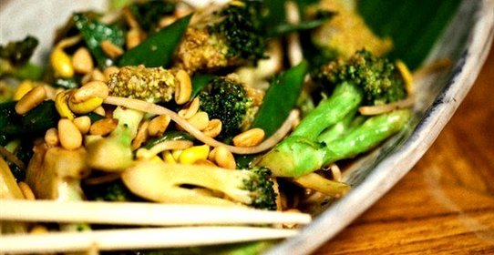 Брокколи с проростками соевых бобов