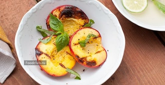 Нектарины (персики) на гриле