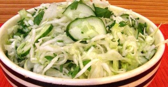 Салат из свежей капусты с огурцами