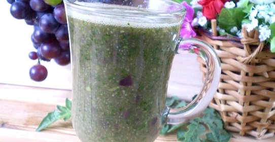 Зеленый коктейль с виноградом