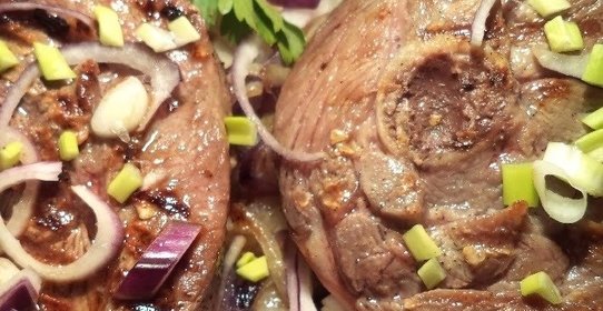 Стейк из индейки с косточкой