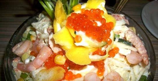 Новогодний салат с морепродуктами