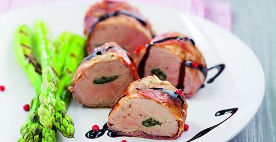 Свиная вырезка с базиликом и прошутто