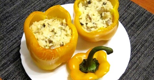 Перец фаршированный рисом и грибами