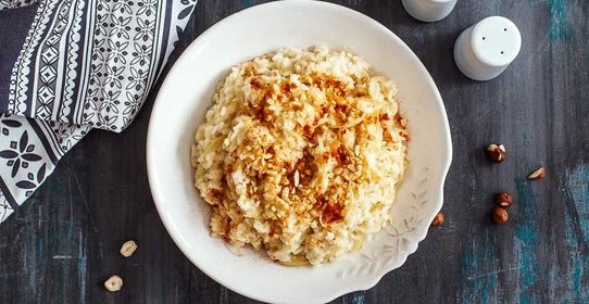 Постное ризотто с фундуком и карамелизованным луком