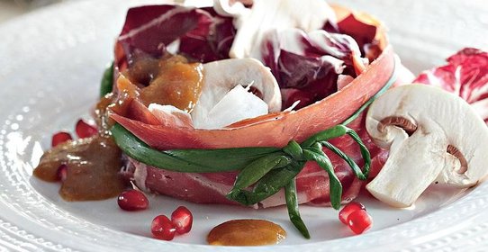 Красный салат с шампиньонами