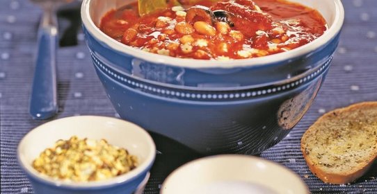 Тосканский суп с фасолью и макаронами