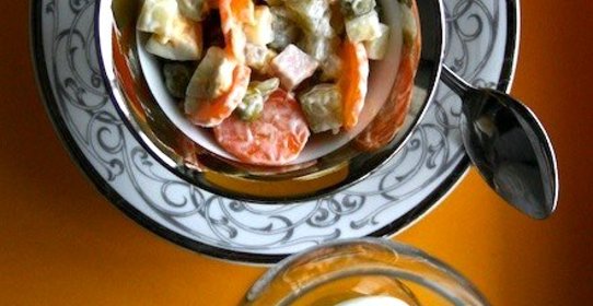 Оливье с вареной колбасой