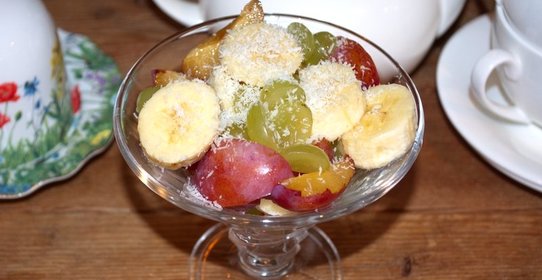 Сыроедческий салат из фруктов