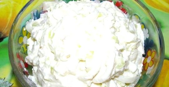 Салат из кальмаров и лука