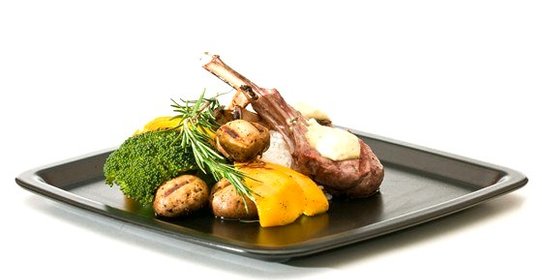 Бараньи ребрышки со свежими травами и запеченым инжиром