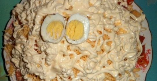 Салат Цезарь с ветчиной