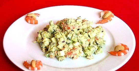 Оливье с креветками, авокадо и домашним майонезом