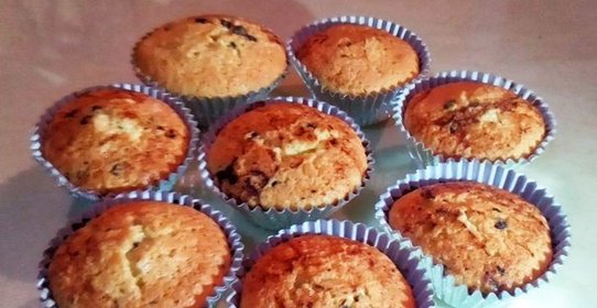 Нежные кексы с джемом и шоколадной крошкой