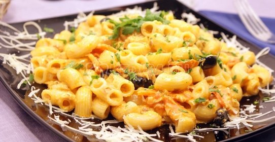 Салат из печени трески с голландским сыром