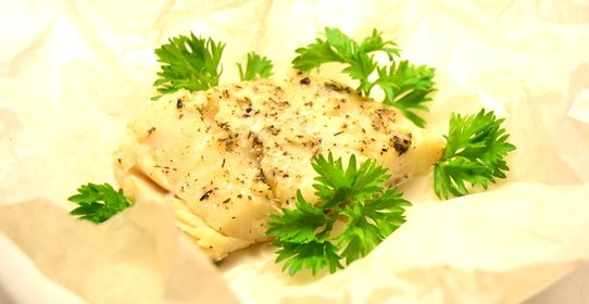 Треска запеченная в пергаменте с эстрагоном