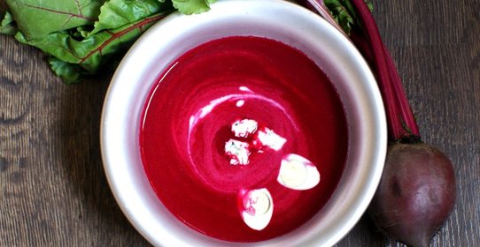 Холодный свекольный крем-суп с горгонзолой