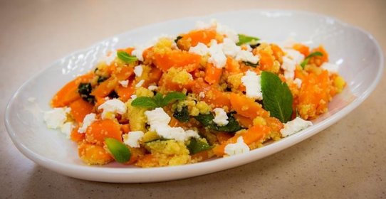 Тёплый салат с печёной морковью