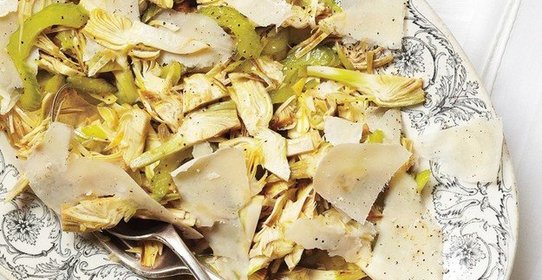 Салат с сельдереем, артишоками и пармезаном