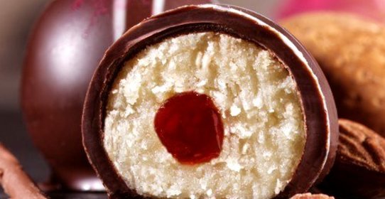 Марципановые конфеты с вишней