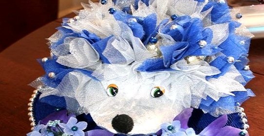 Ежик из конфет