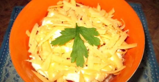 Салат с крабовыми палочками помидорами и сыром