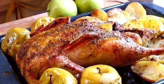 Утка с яблоками