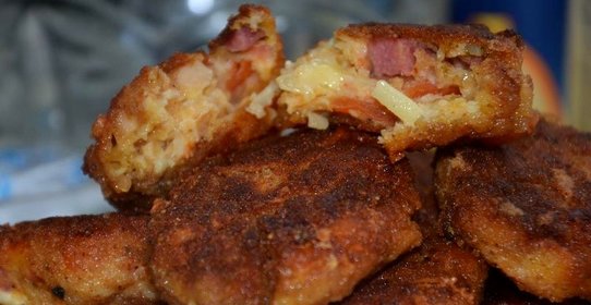 Котлетки из помидора сыра и колбасы