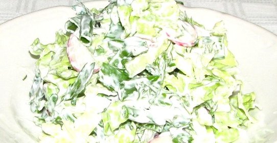 Простой салат из китайской капусты