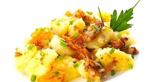 Картофель, тушенный со свежими грибами