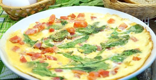 Омлет с помидорами и рукколой «Алонзо»