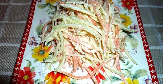 Салат из зеленой редьки с морковью и капустой