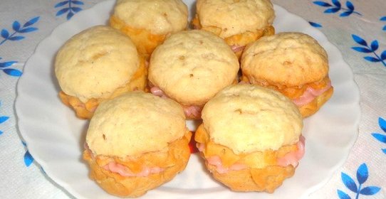 Пирожные с малиновым кремом