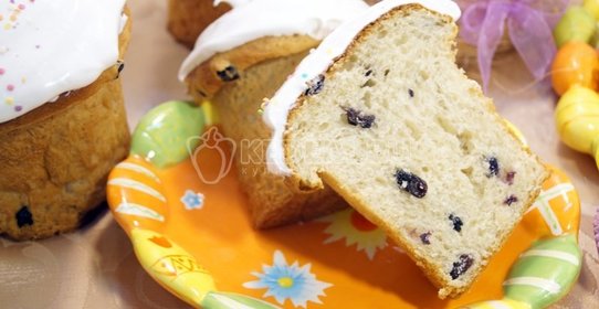 Пасхальный кулич с изюмом