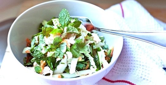 Простой салат из курицы