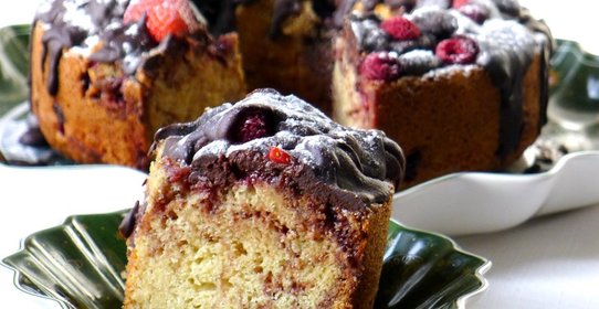 Шоколадно-ягодный кекс к чаю