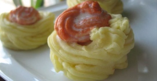 Картофельные корзинки с рыбным муссом