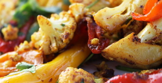 Салат из цветной капусты и печеного перца